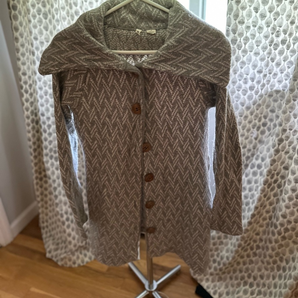 Chevron sweater button down (gray and white)